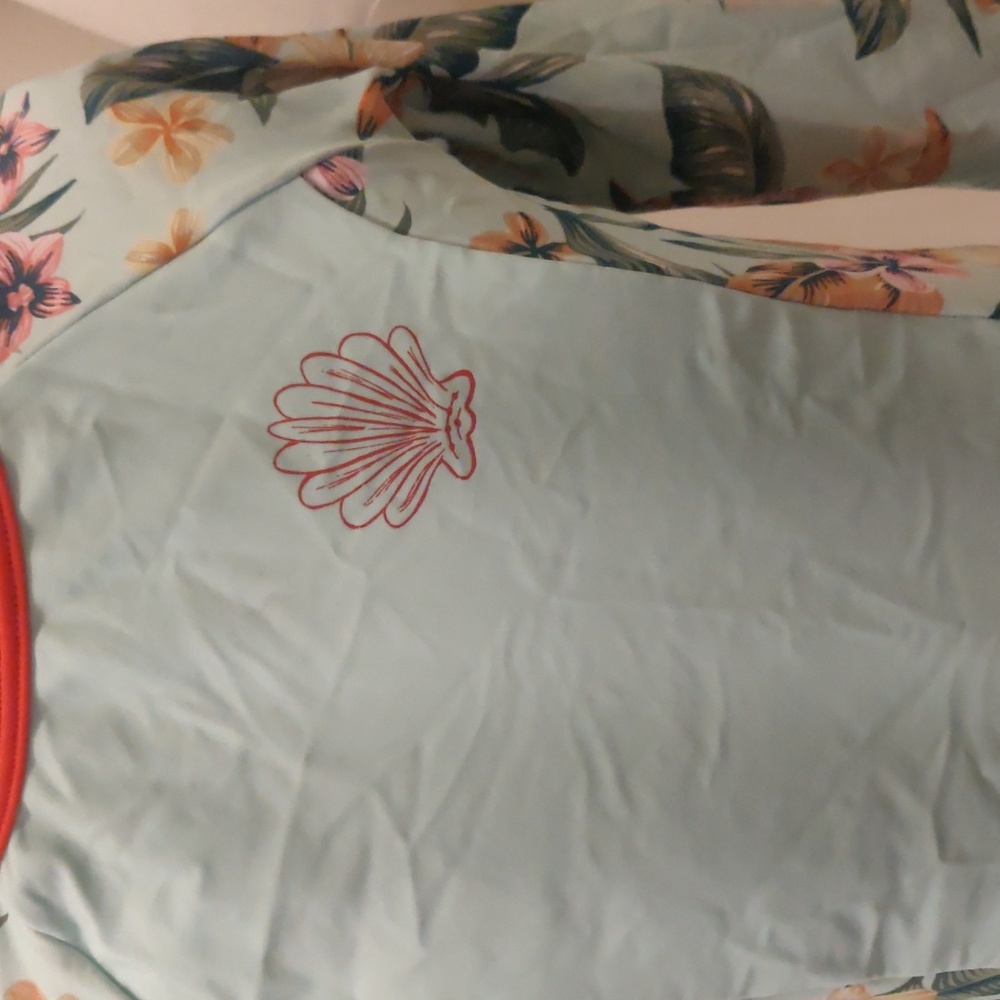 NWT Roxy Girl Disney’s Heritage Flora LS RashGuard - Picture 2 of 7